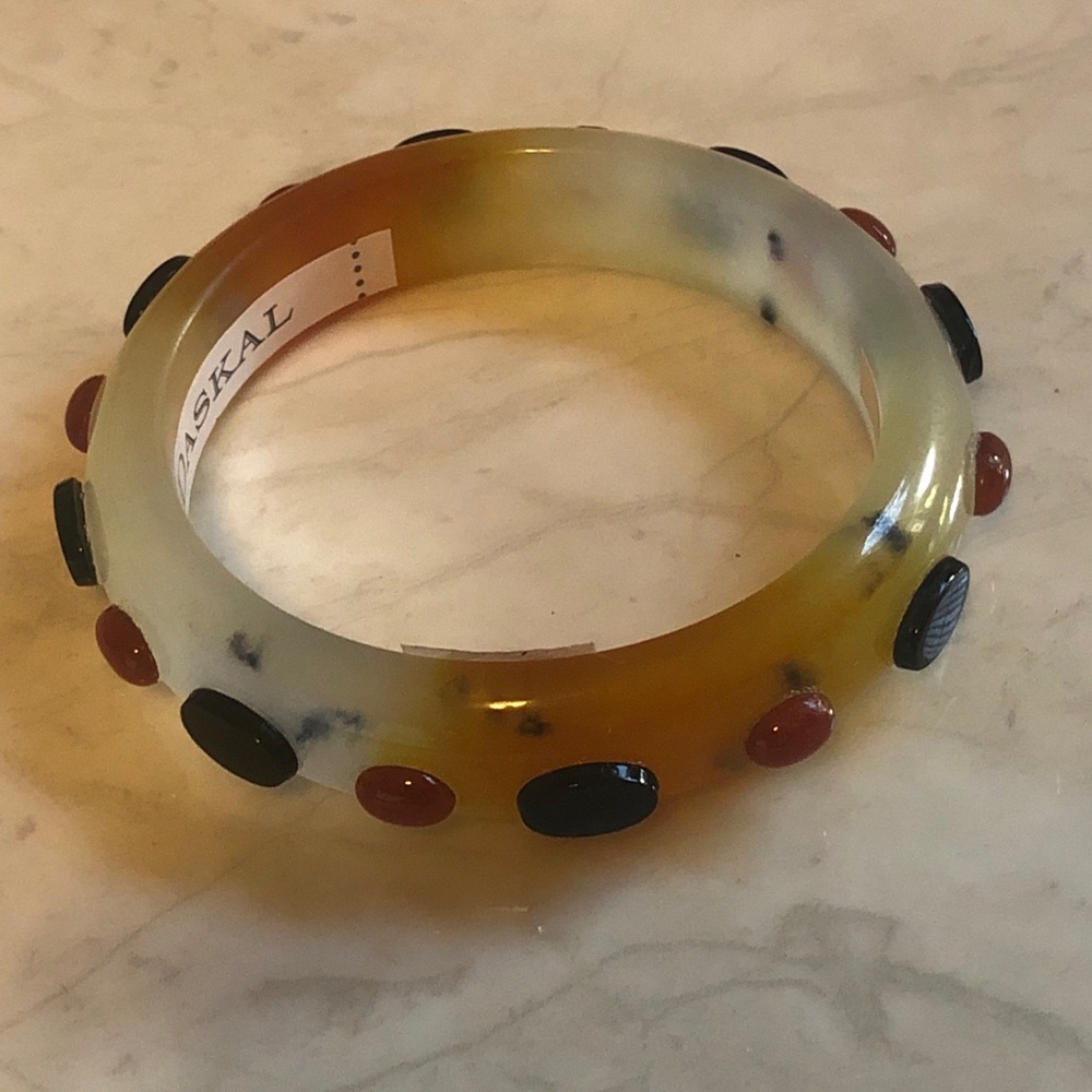 Natural jade bracelet with natural stone